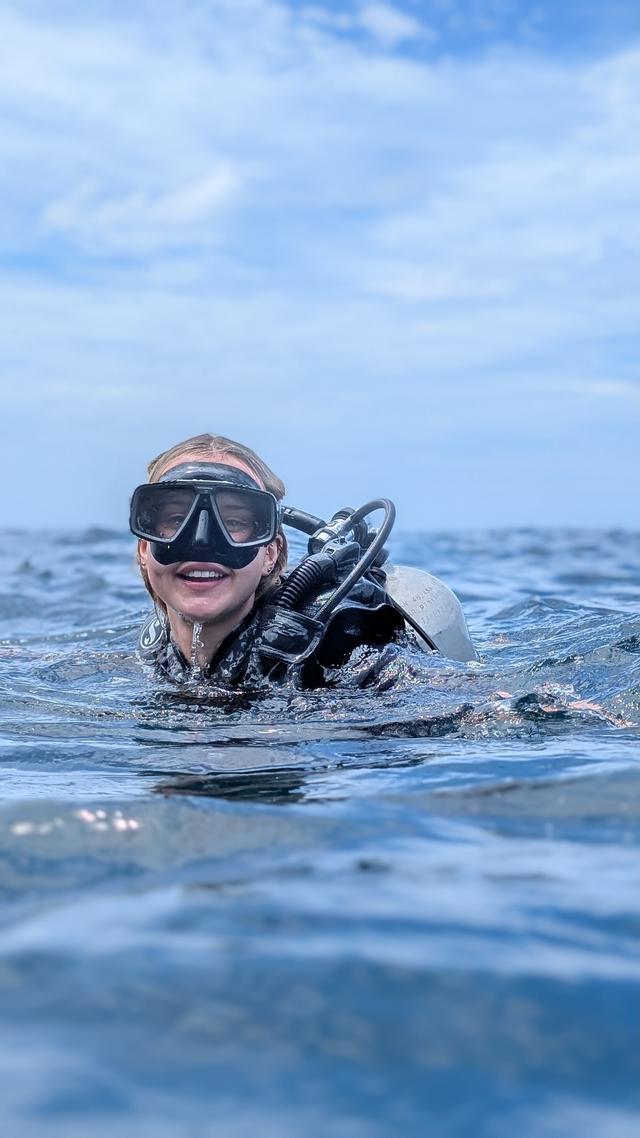 Diver with Sri Lankan flag
